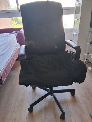 Chaise de bureau noire à vendre
