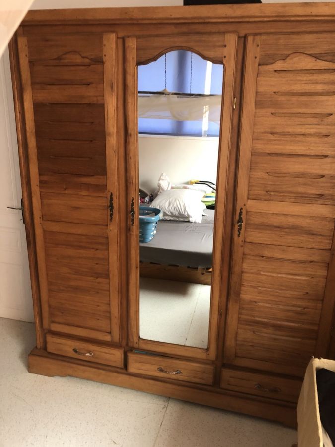 Armoire En Palissandre Meubles A Madagascar