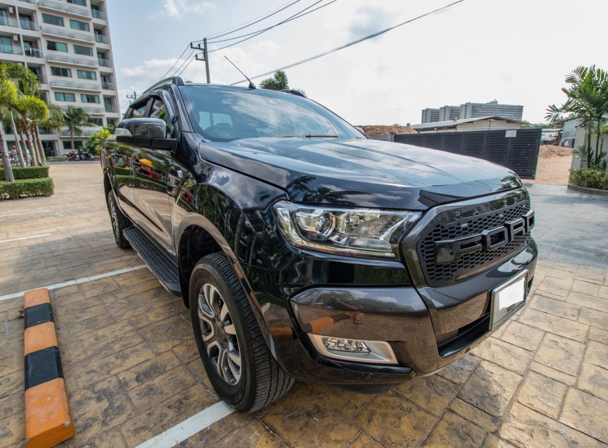 Ford ranger double cab 4x4 3.2l wildtrak 4x4 6at, cars for sale in Thailand