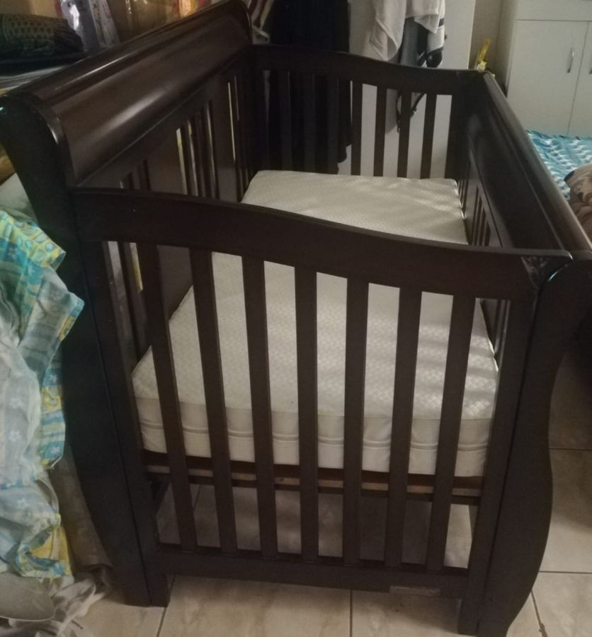 giggles baby crib