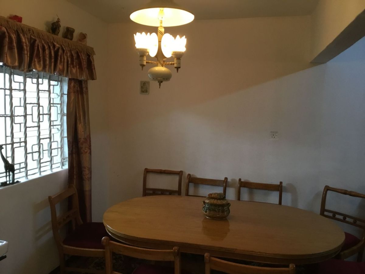 Dining table and chairs , furniture in Kenya in Nairobi