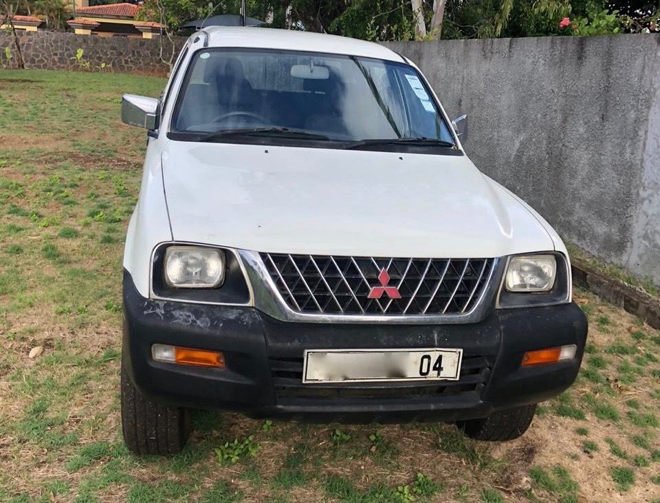 Mitsubishi l200 2004