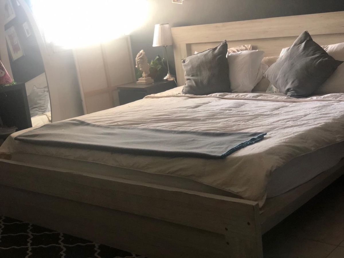 california king sized bed and mattress , furniture in Saudi Arabia in