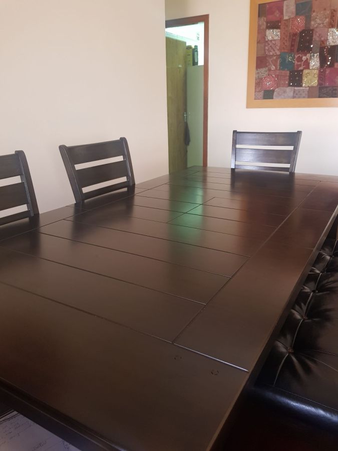 Beautiful dining table for sale , furniture Kuwait City in Kuwait