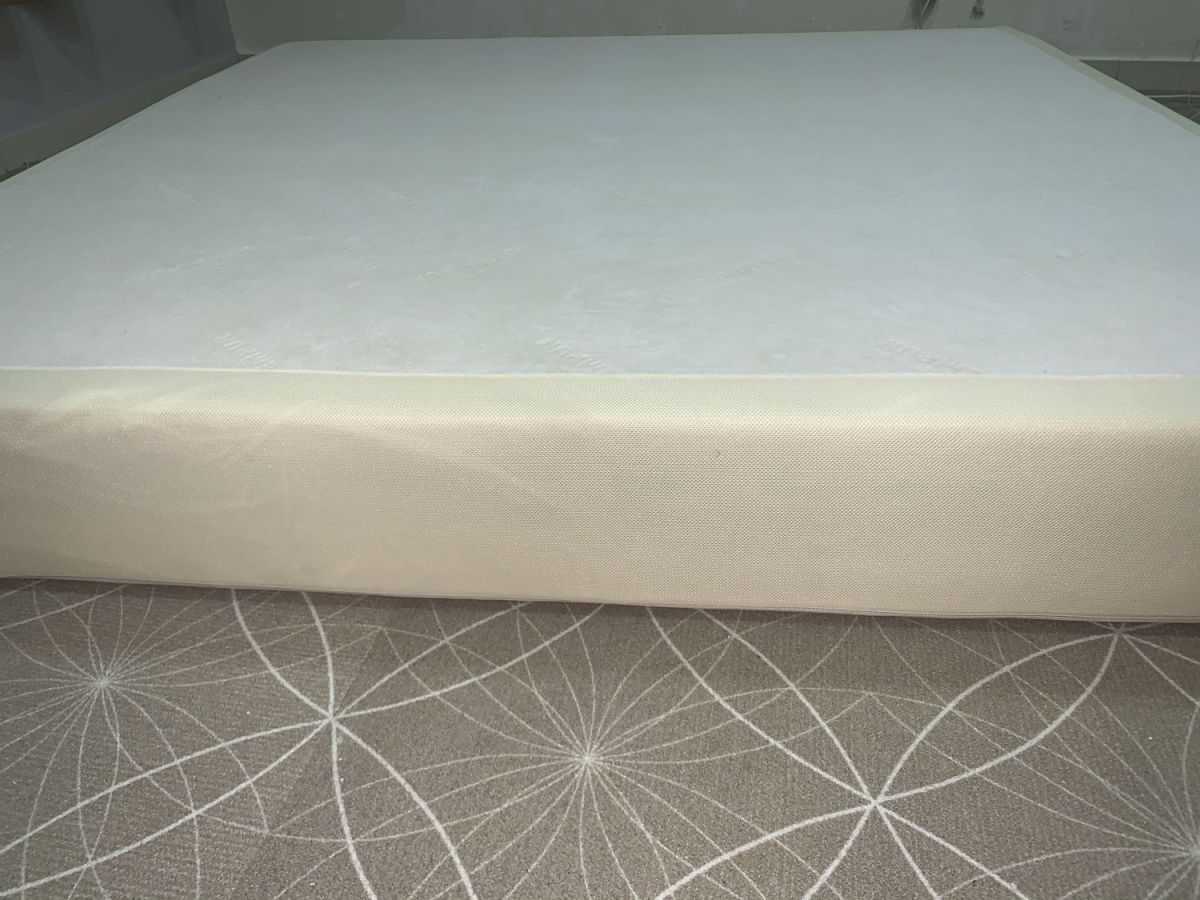 Selling medicated mattress from tempur , furniture in Saudi Arabia in