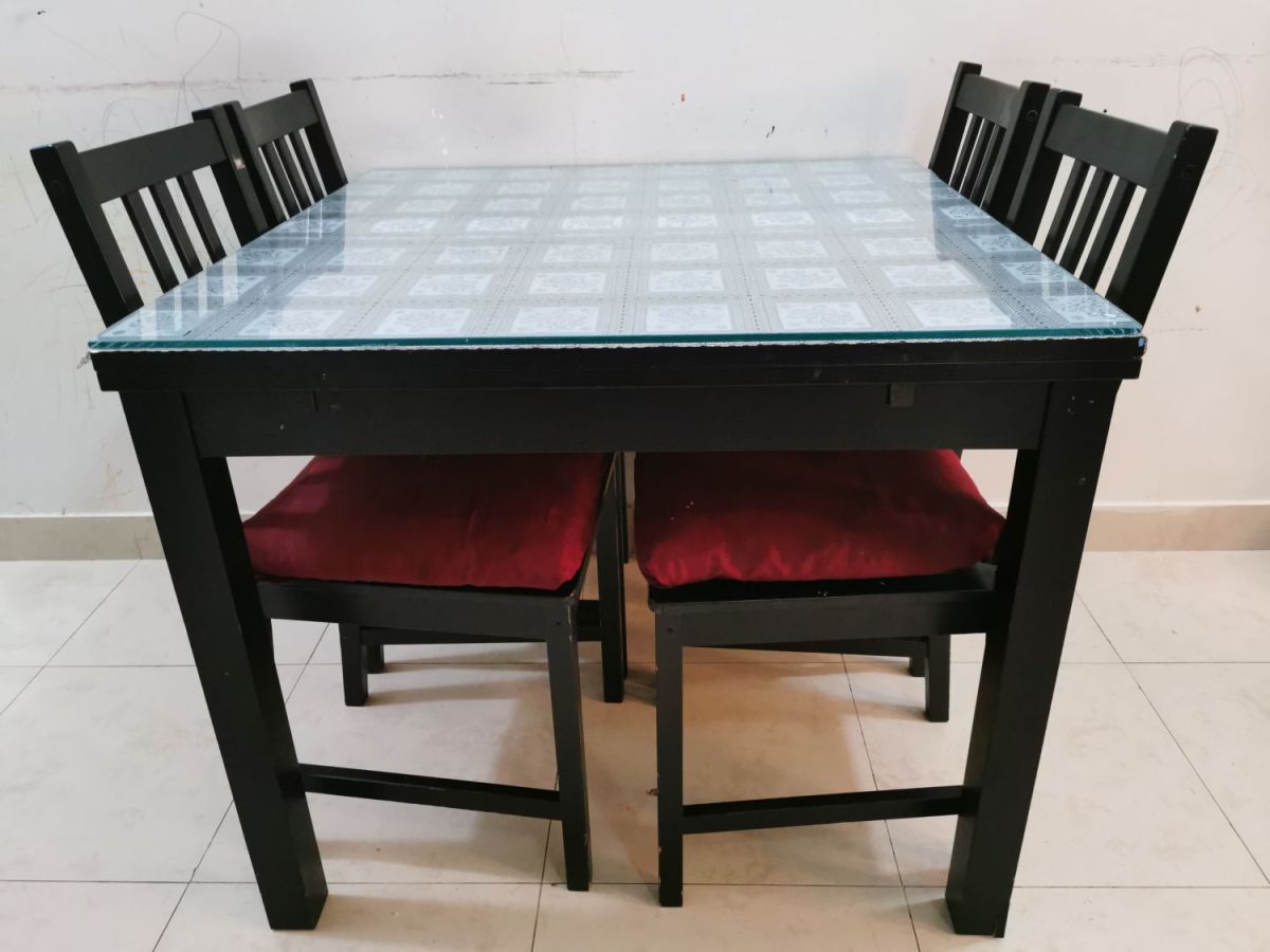 Dining table with chairs, furniture in Qatar