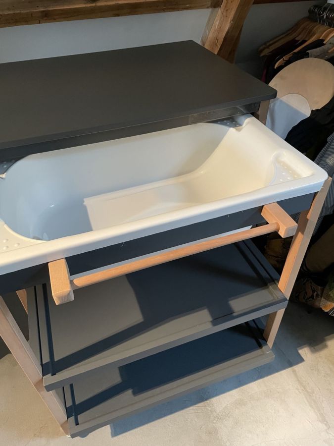 Quax baby changing table with bath tub, baby stuff, kids stuff in the
