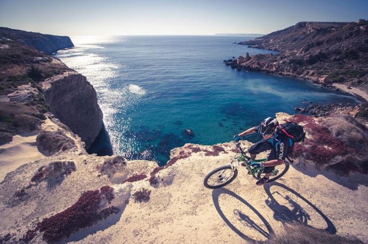 Allons faire une balade à vélo et explorer Malte ensemble !
