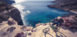 Let&#39;s renting a bike and explore Malta