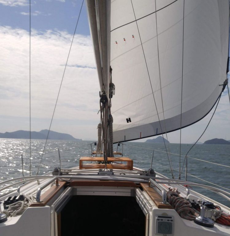 Sailing around Yeondae island in Tongyoung