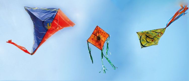 Anna Onesti - Paper Clouds / Paper Kites