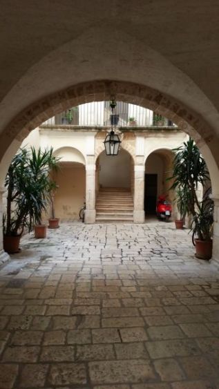 courtyard in Old Bari