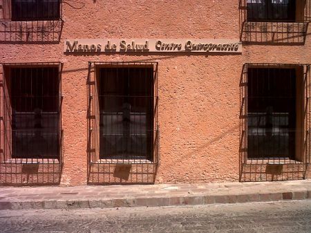 Front view of Central Quiropractico Manos de Salud clinic
