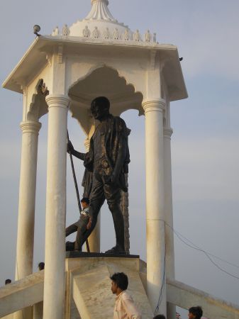 La promenade de Pondichery "satut de Mahatma Gandhi"