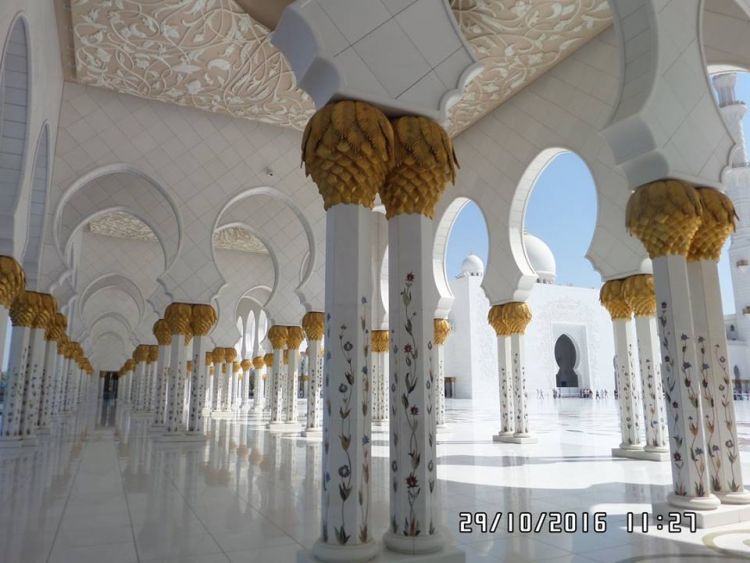 Sheikh Zayd Grand Masjid - Inside
