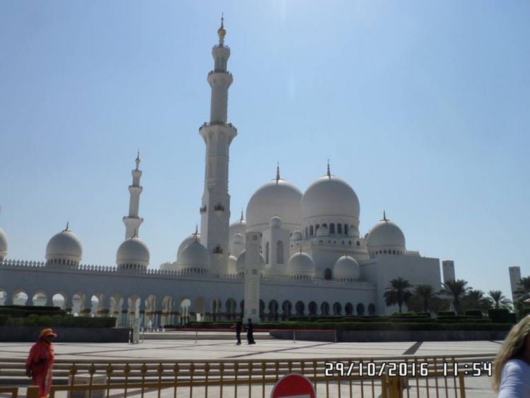 Sheikh Zayd Grand Masjid - from distance 