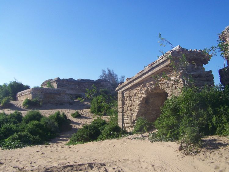 Une ruine sur la plage d' Essaouira