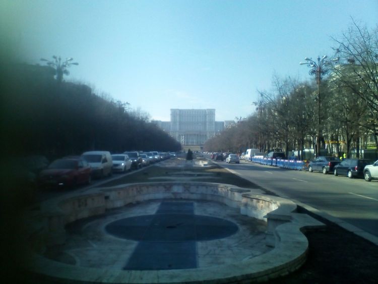 Viale che porta alla casa del popolo