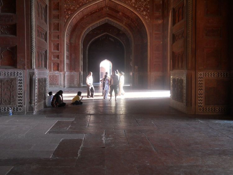 Agra fort a new delhi