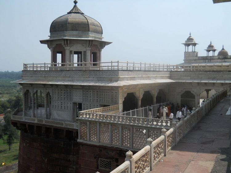 Agra fort a new delhi