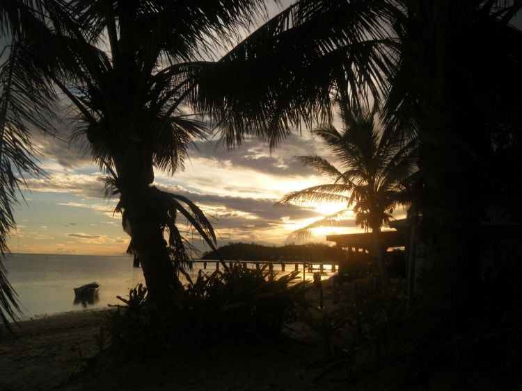 Couché de soleil sur une ile des fidjis
