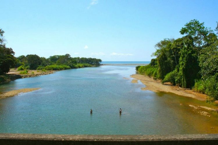 A view in Dominical where the Barú River meets the Pacific Ocea