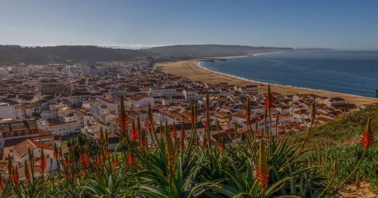 Nazar&eacute; et sa plage