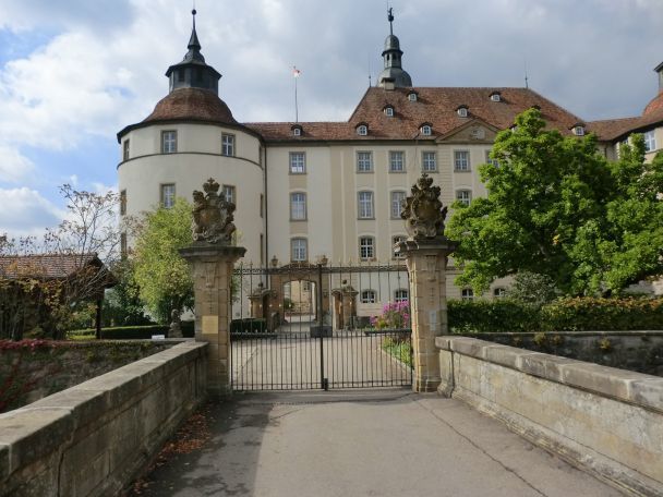 https://www.expat.com/upload/general_pictures/large/chateau-de-langenbourg120923121302-pictures_750x560.JPG