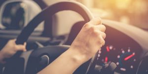 Conducir en los Emiratos Árabes Unidos