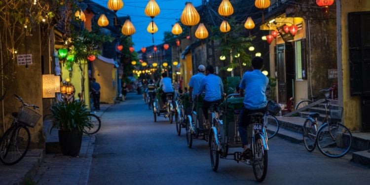 How to adjust to the local culture in Hanoi
