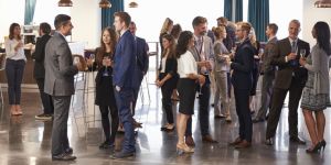 Cómo ampliar tu red de contactos profesionales en París