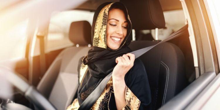 Saudi Arabian girl with traditional dress. QATIF- SAUDI ARABIA Stock Photo  - Alamy