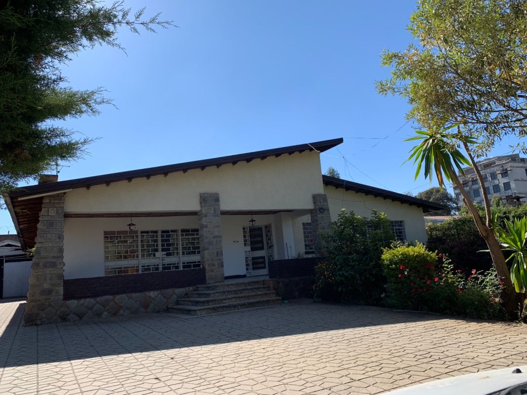 Nice house with very nice garden in bole!, House for rent in Addis