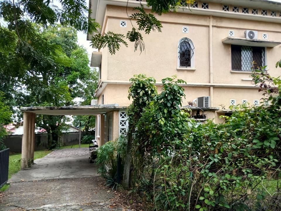 Sale property of 1hectar with in its 6 independent villas on kinshasa