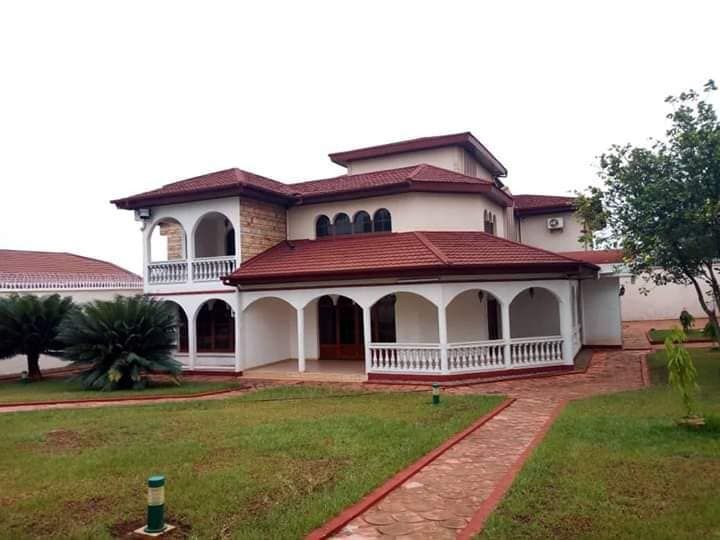 Grande villa à vendre yaoundé, Maison à vendre à Yaoundé Cameroun