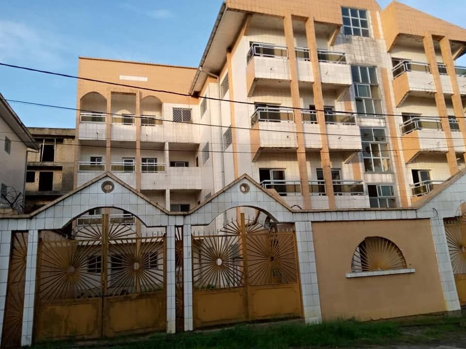 Triplex for sale in douala, Building for sale in Cameroon