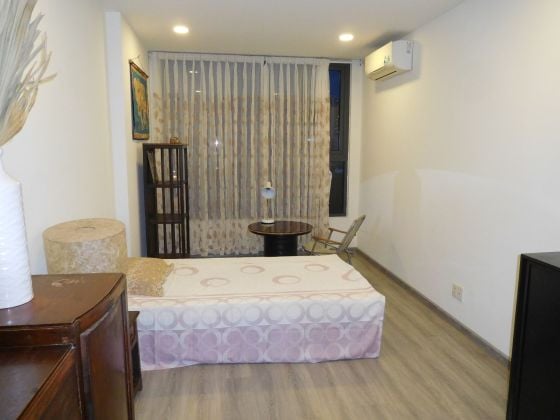 A bedroom for a single male expat  (please call after 10AM)