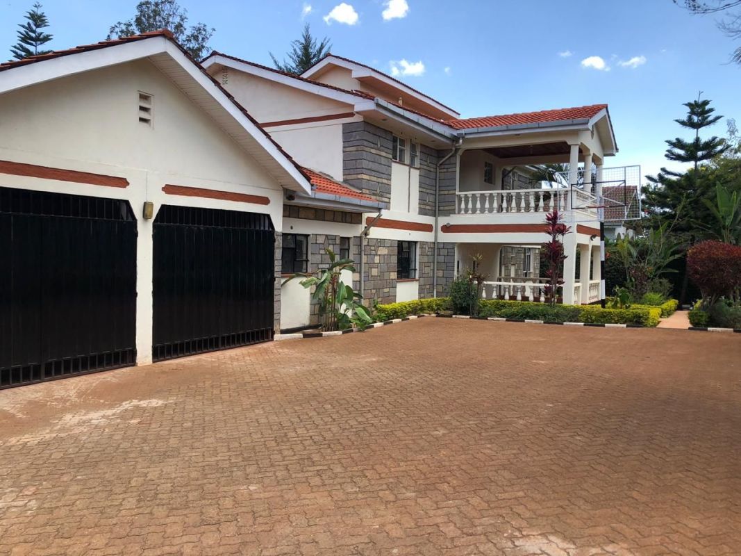 In nyari lies this old but newly renovated fourbedroom standalone