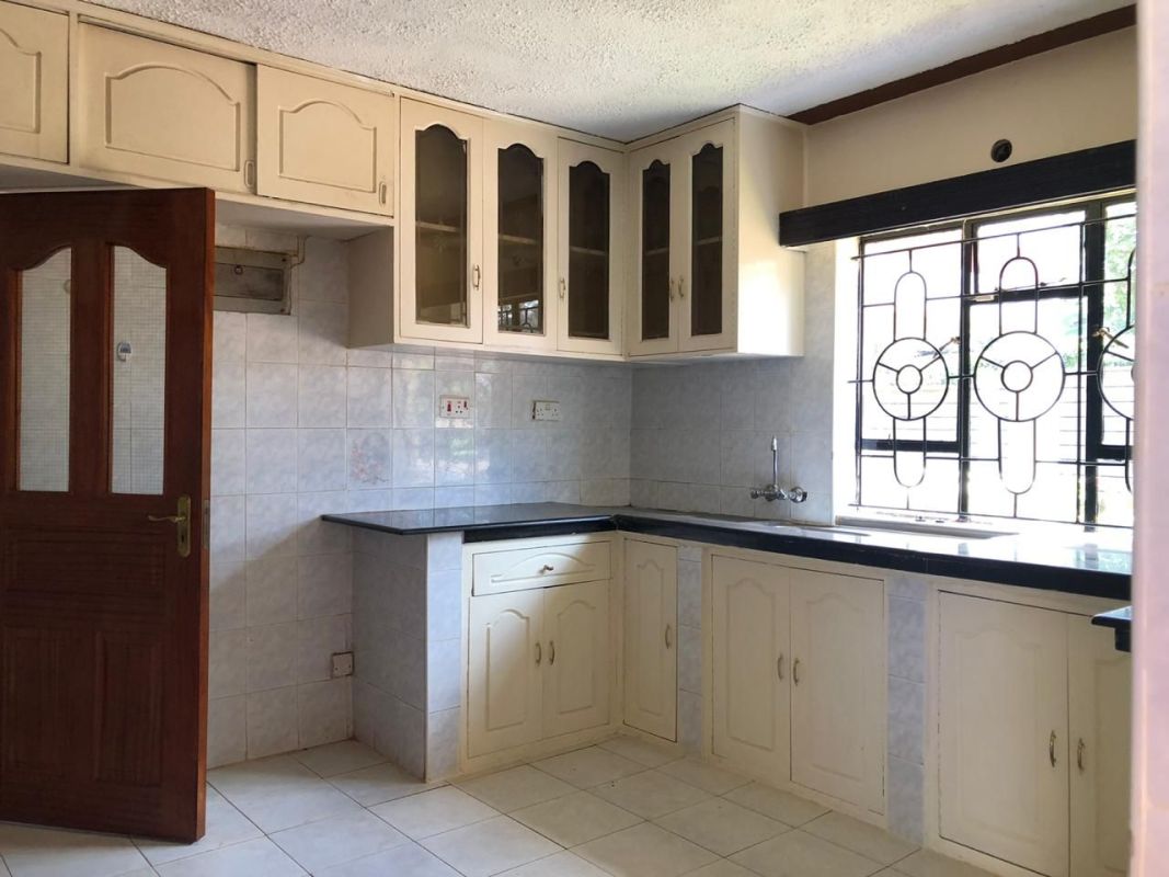 In nyari lies this old but newly renovated fourbedroom standalone