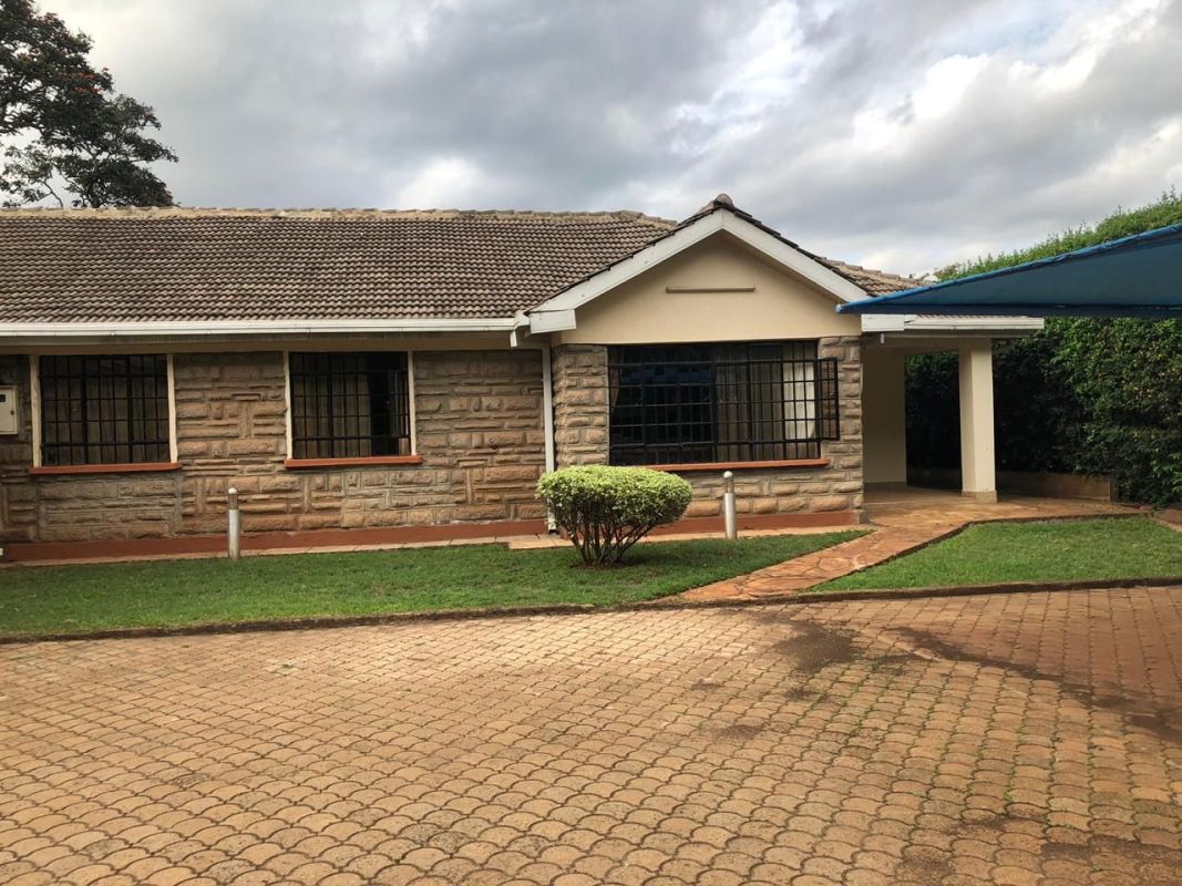 In rosslyn lies this beautiful threebedroom outhouse, House for rent