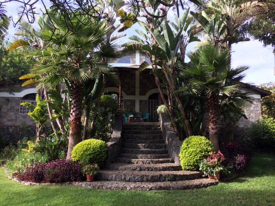 Unique Villa with Mature Garden, QSQ, Audio/Video Studio, Separate Apt, & ...