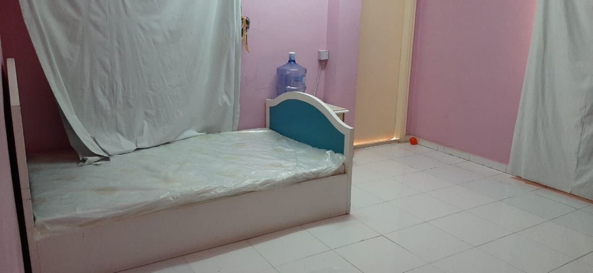 Family sharing room in villa khalidiya abudhabi, House share in Abu