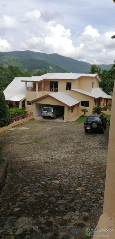 Villa en venta en villa altagracia república dominicana con piscina