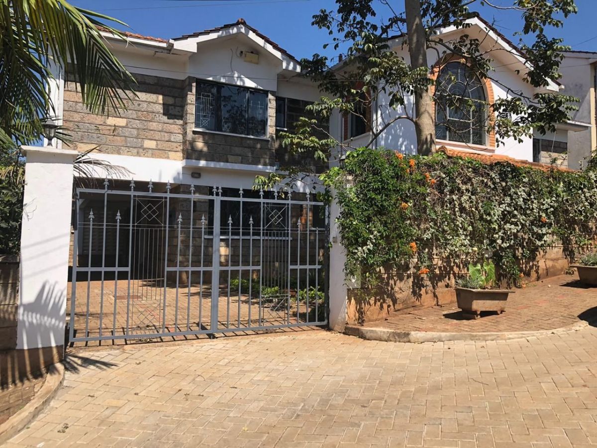 Four bedrooms all ensuite very well finished townhouse, House for rent