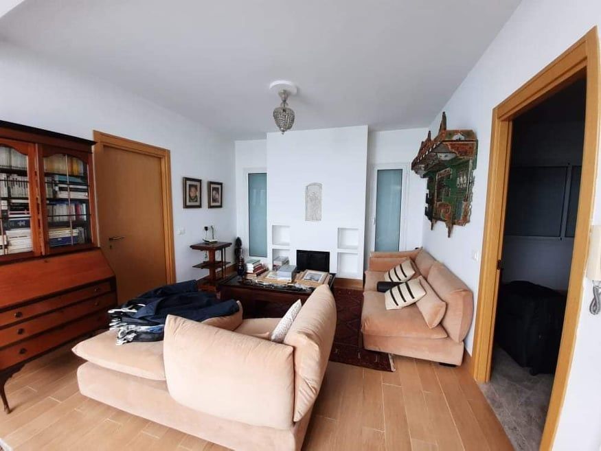 Rent a villa with garden and swimming pool, in s + 3, on two levels