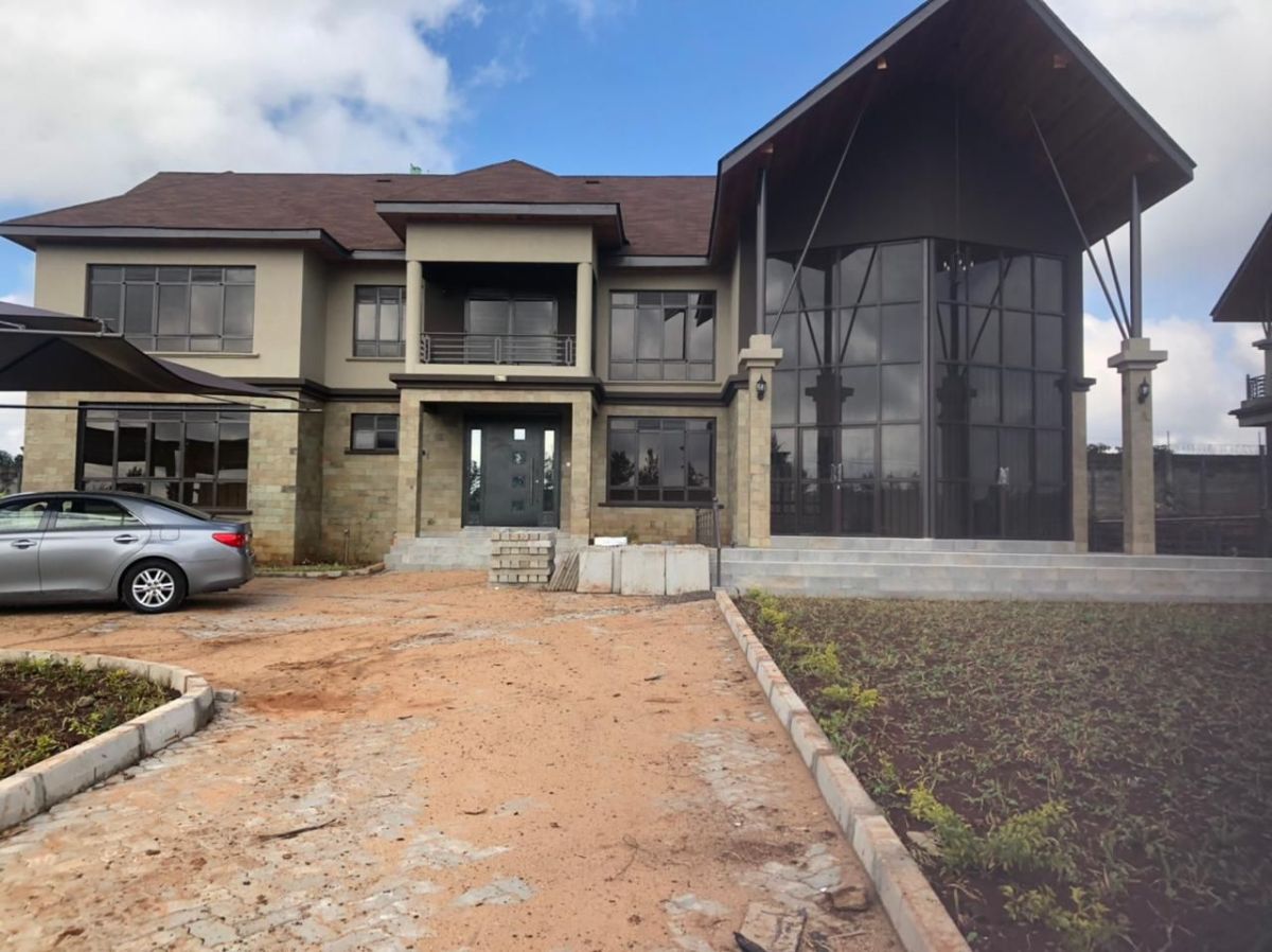 5bedroom all ensuite townhouses in a gated community of 7houses