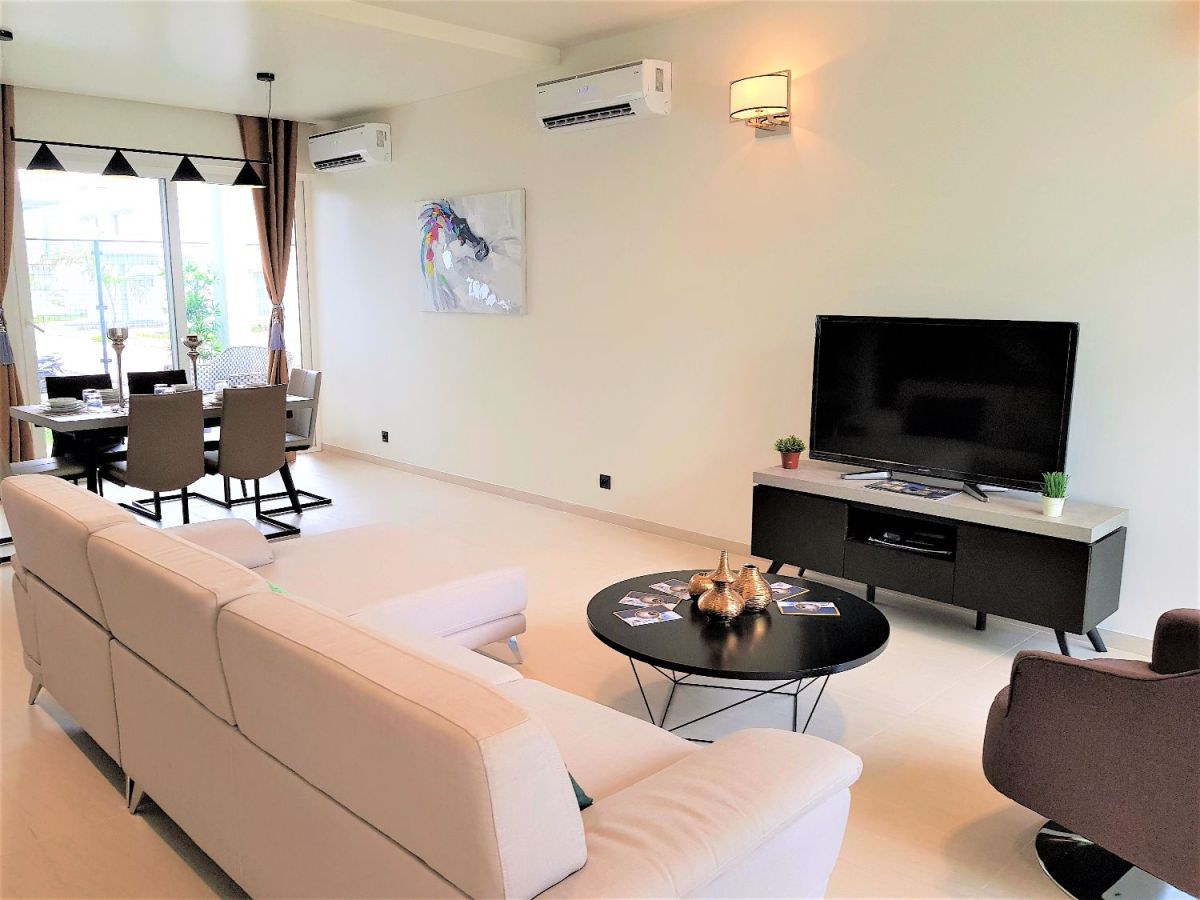 Contemporary villa in a secure concession in the city, House for rent