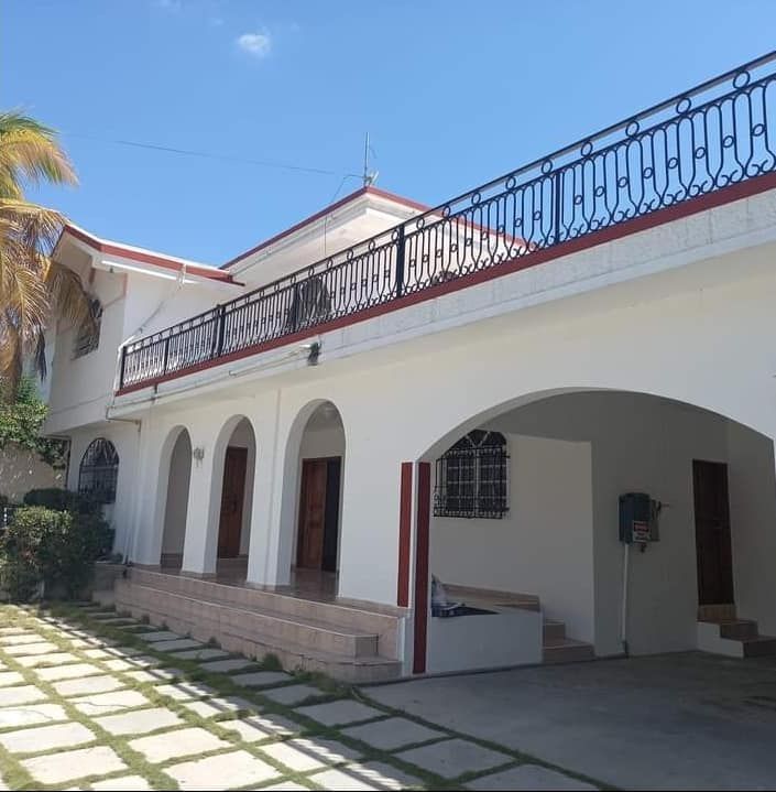 Vivy Mitchell, Ouest