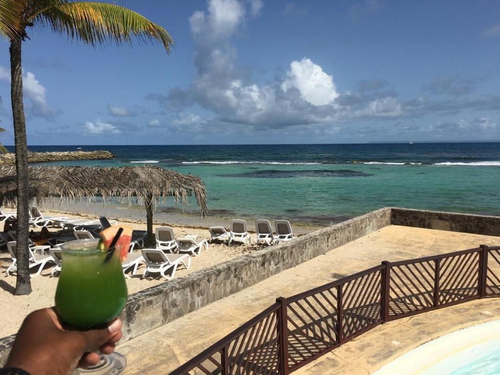 Studio vue mer, plage et piscine, Appartement à louer pour les vacances