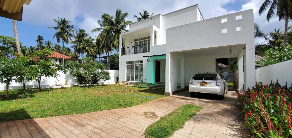 Modern house for rent with furniture, Marawila, southern Sri Lanka
